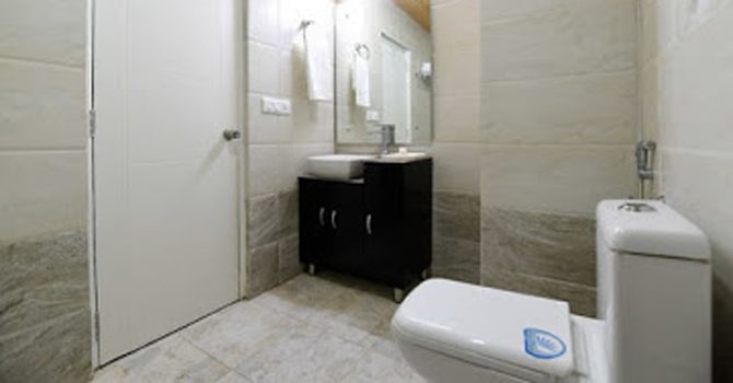 Deluxe-Bathroom2